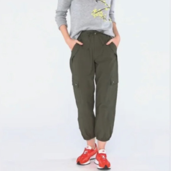 CAbi Quantum Cargo Pants Size M Army Green Ankle Joggers Pockets 4511 - Picture 12 of 12